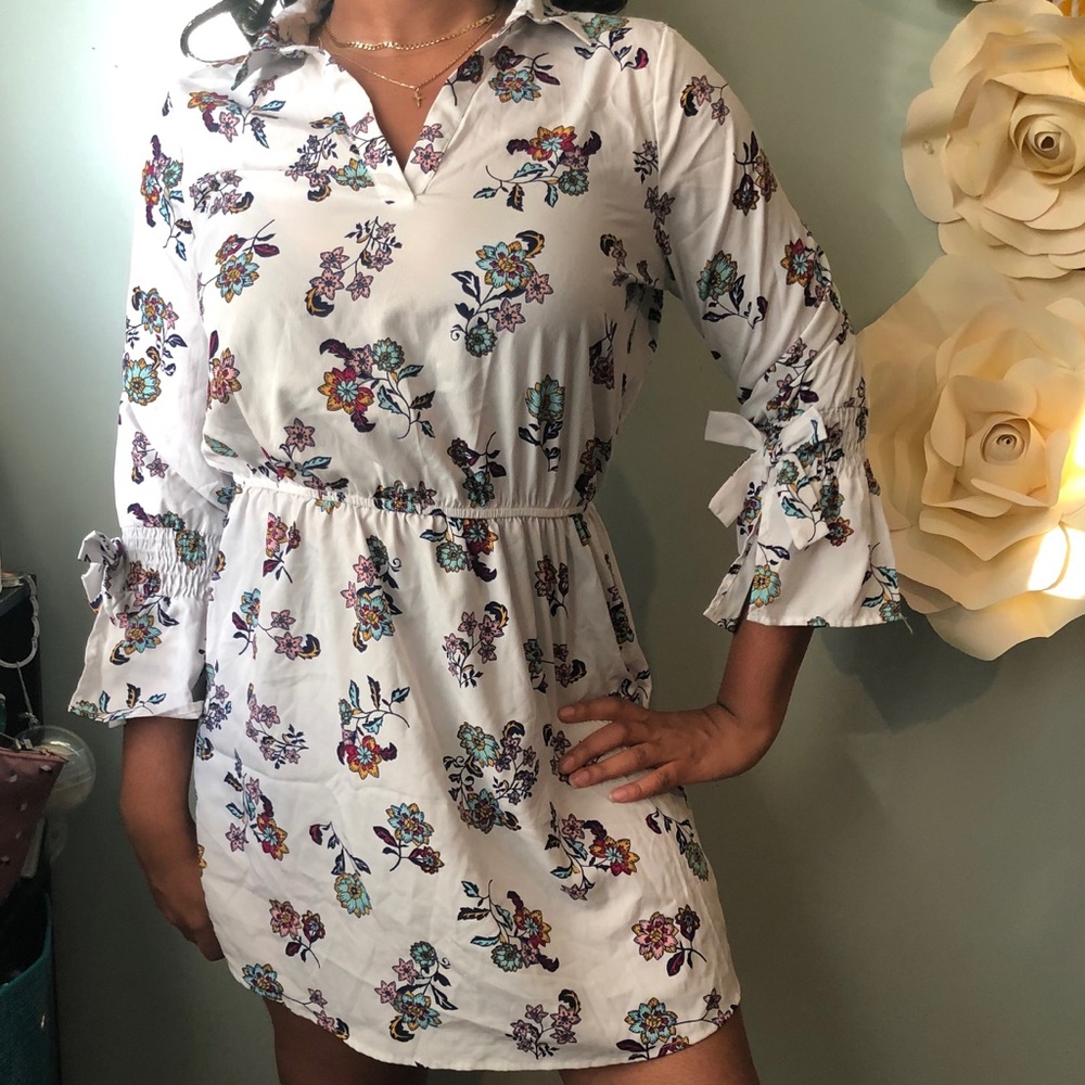 😊White Floral Print Dress! 🌸